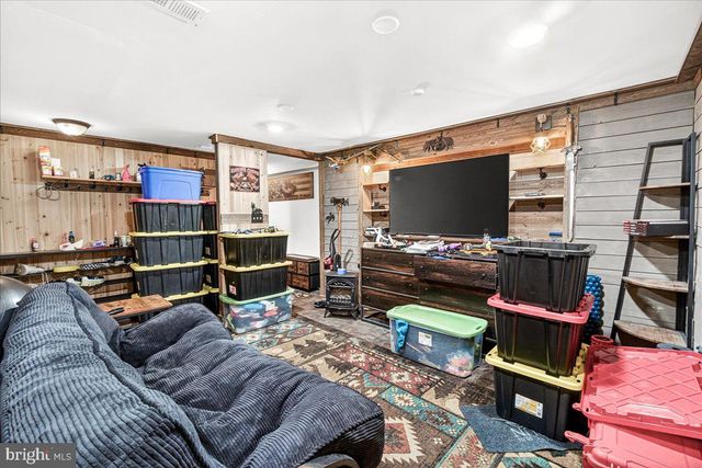 48 PERSIMMON PEAR LN, Harpers Ferry, WV 25425
