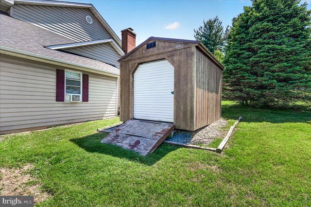 48 PERSIMMON PEAR LN, Harpers Ferry, WV 25425