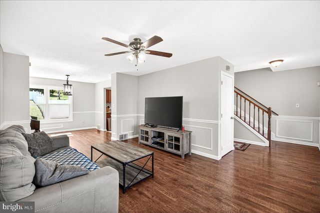 48 PERSIMMON PEAR LN, Harpers Ferry, WV 25425