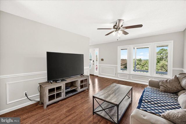 48 PERSIMMON PEAR LN, Harpers Ferry, WV 25425