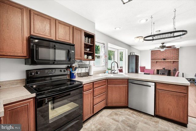 48 PERSIMMON PEAR LN, Harpers Ferry, WV 25425