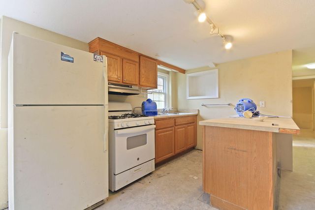 2420 WHITE GATE DR, Columbia, MO 65202