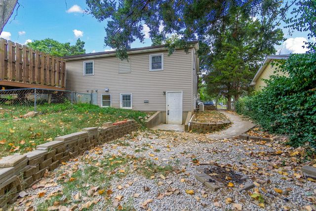 2420 WHITE GATE DR, Columbia, MO 65202