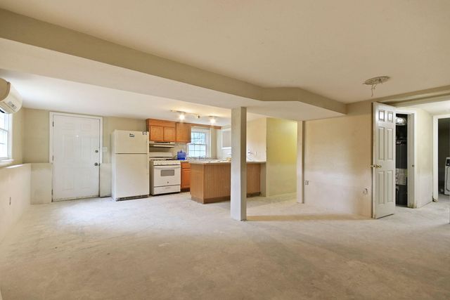 2420 WHITE GATE DR, Columbia, MO 65202