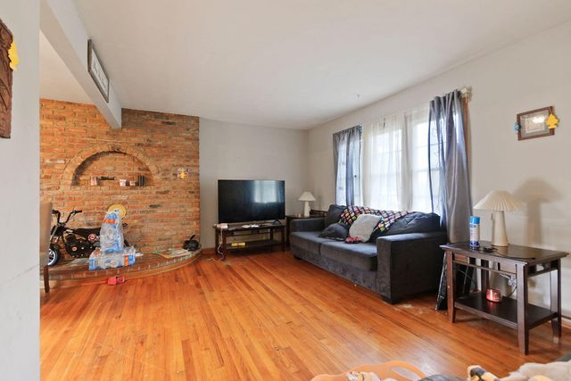 2420 WHITE GATE DR, Columbia, MO 65202