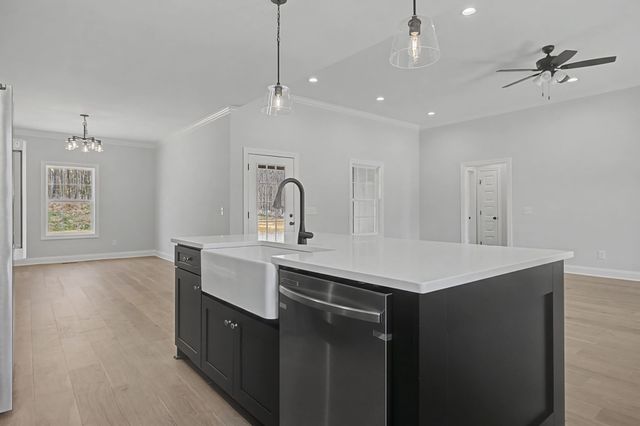 106 Stonebrook Dr, Shelbyville, TN 37160