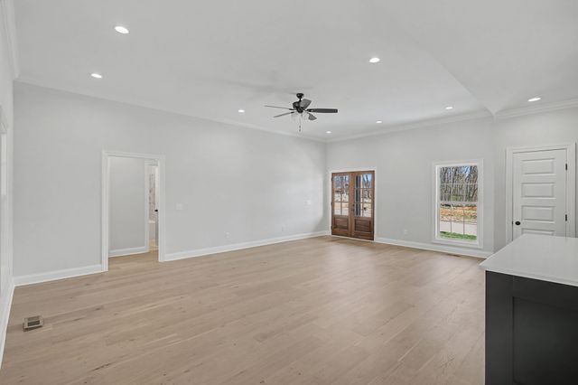 106 Stonebrook Dr, Shelbyville, TN 37160