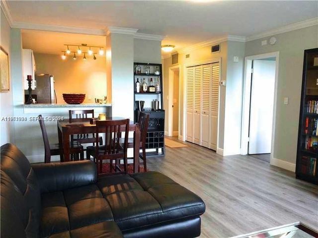 1881 Middle River Dr 604, Fort Lauderdale, FL 33305