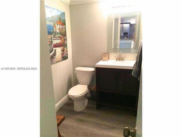 1881 Middle River Dr 604, Fort Lauderdale, FL 33305