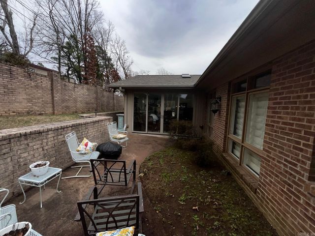 51 Hunters Green Circle, Little Rock, AR 72211