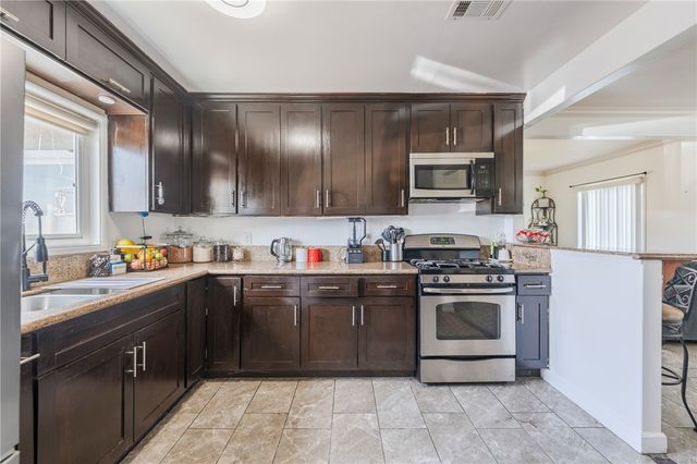 13138 Rosecrans Ave, Norwalk, CA 90650