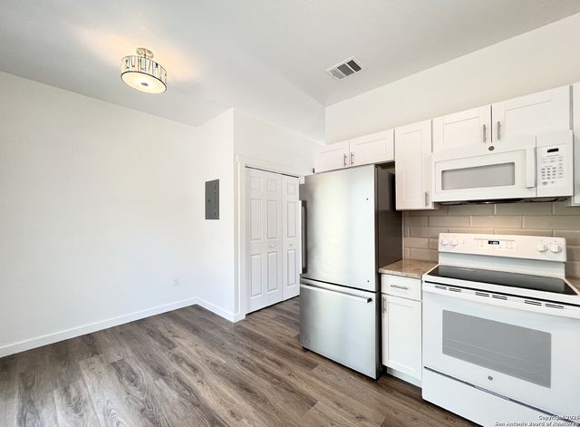 1307 Whispering Hills Dr., Canyon Lake, TX 78133