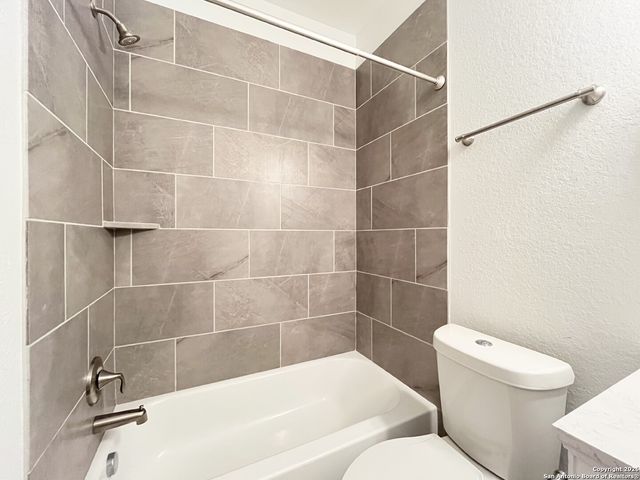 1307 Whispering Hills Dr., Canyon Lake, TX 78133