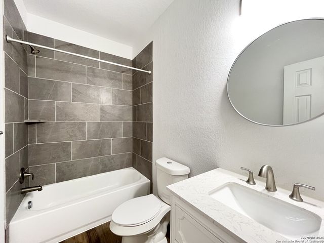 1307 Whispering Hills Dr., Canyon Lake, TX 78133