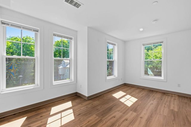 26 Union St 202, Natick, MA 01760