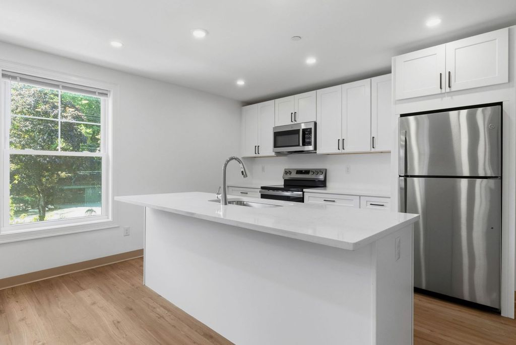 26 Union St 202, Natick, MA 01760