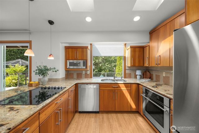 10821 181st Avenue NE, Redmond, WA 98052