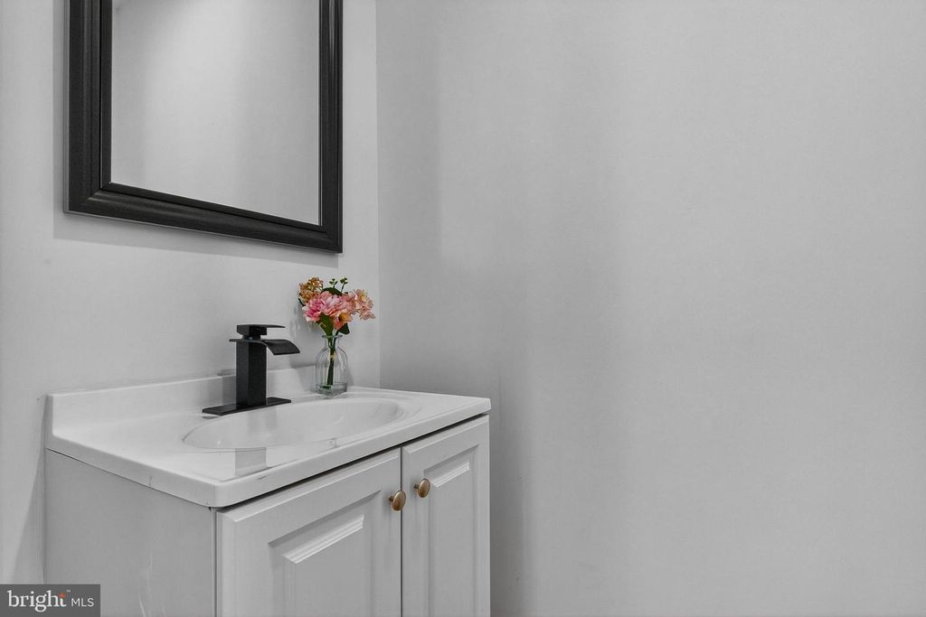 Image 11 of property listing at 2917 MARKLEY AVE, Baltimore, MD 21214