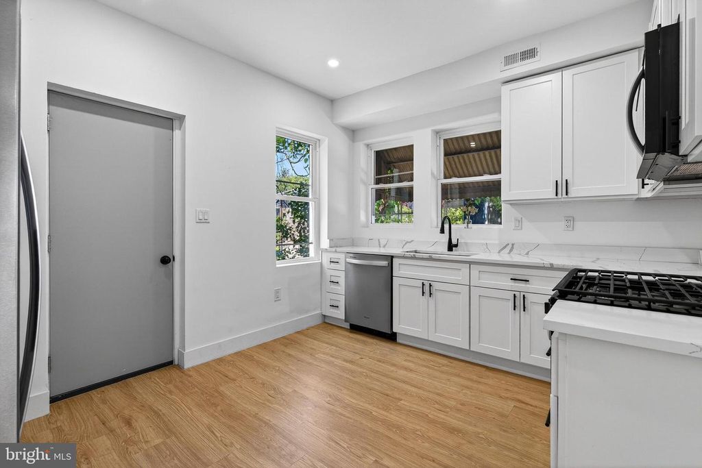 Image 13 of property listing at 2917 MARKLEY AVE, Baltimore, MD 21214