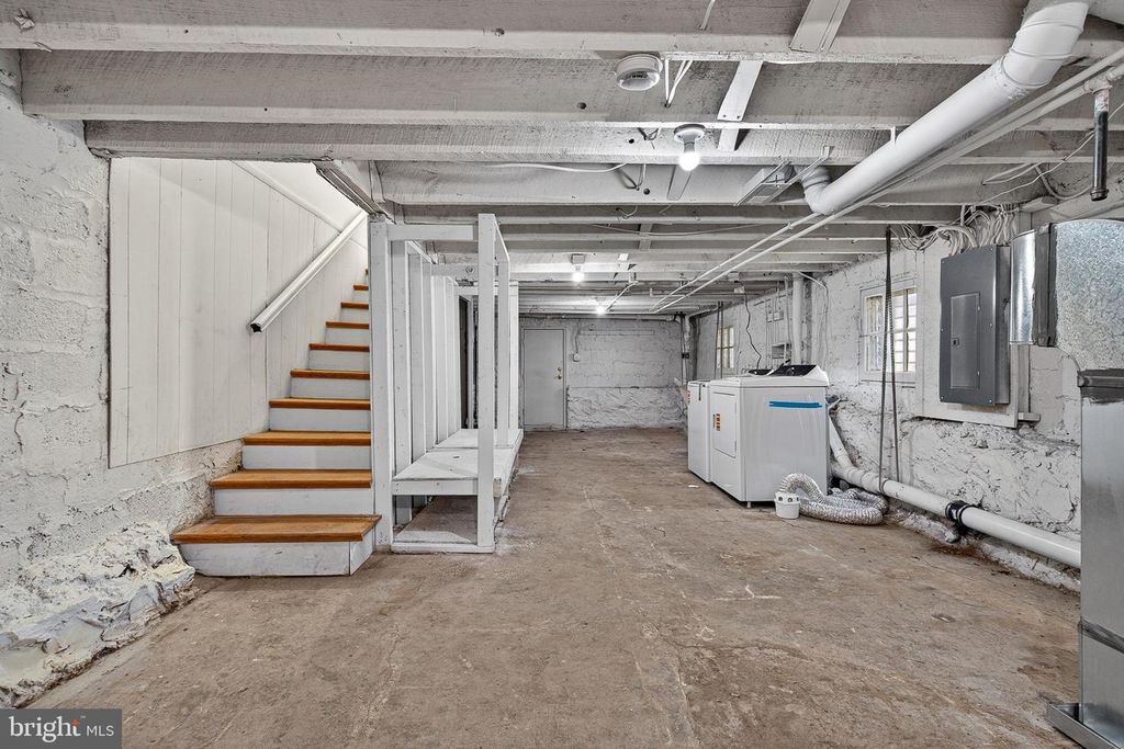 Image 27 of property listing at 2917 MARKLEY AVE, Baltimore, MD 21214