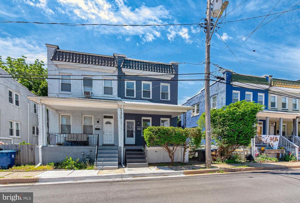 Image 3 of property listing at 2917 MARKLEY AVE, Baltimore, MD 21214