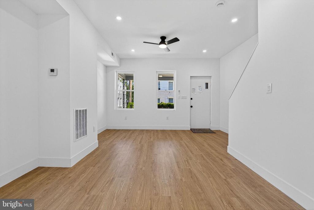 Image 7 of property listing at 2917 MARKLEY AVE, Baltimore, MD 21214