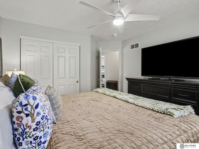 17620 Olive Street, Omaha, NE 68136