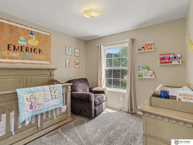 17620 Olive Street, Omaha, NE 68136