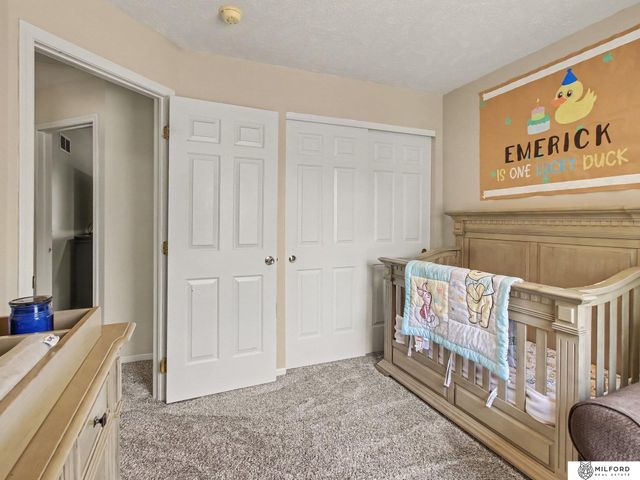 17620 Olive Street, Omaha, NE 68136