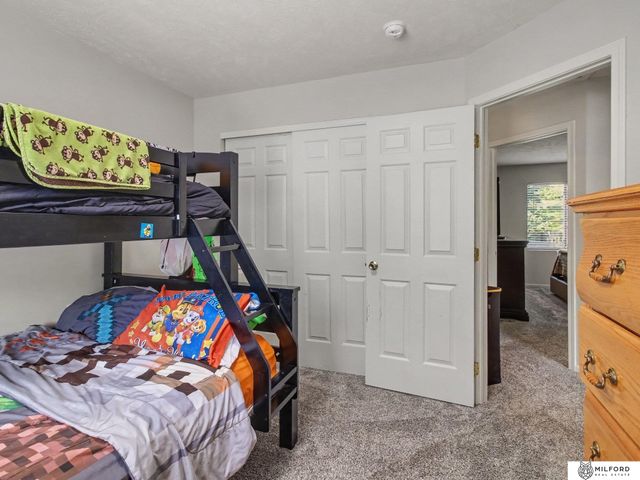 17620 Olive Street, Omaha, NE 68136