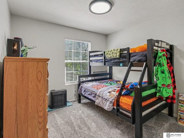 17620 Olive Street, Omaha, NE 68136