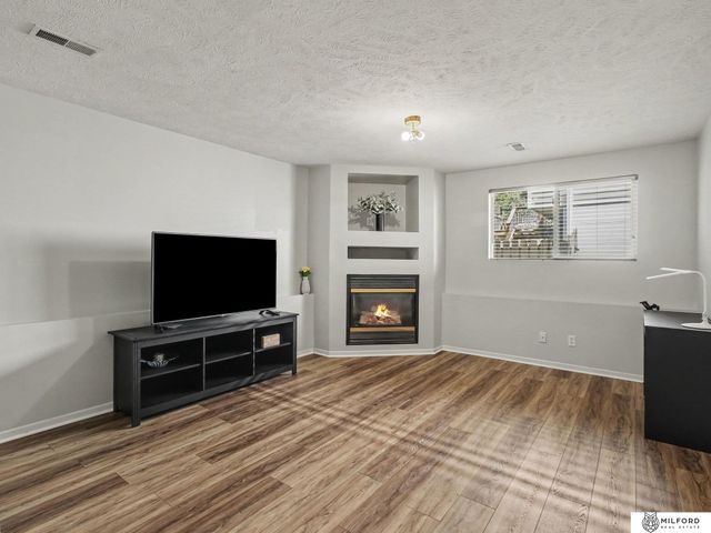 17620 Olive Street, Omaha, NE 68136