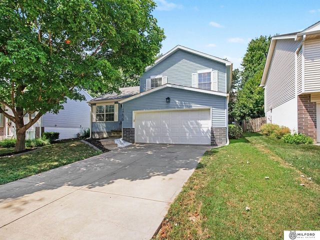 17620 Olive Street, Omaha, NE 68136