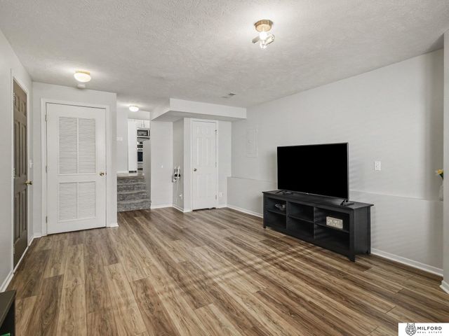 17620 Olive Street, Omaha, NE 68136