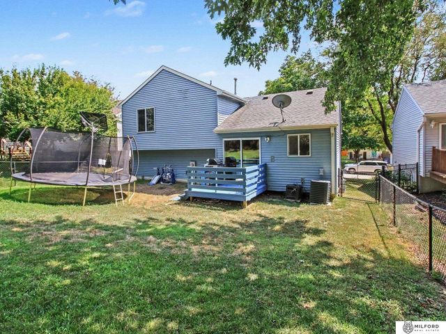 17620 Olive Street, Omaha, NE 68136