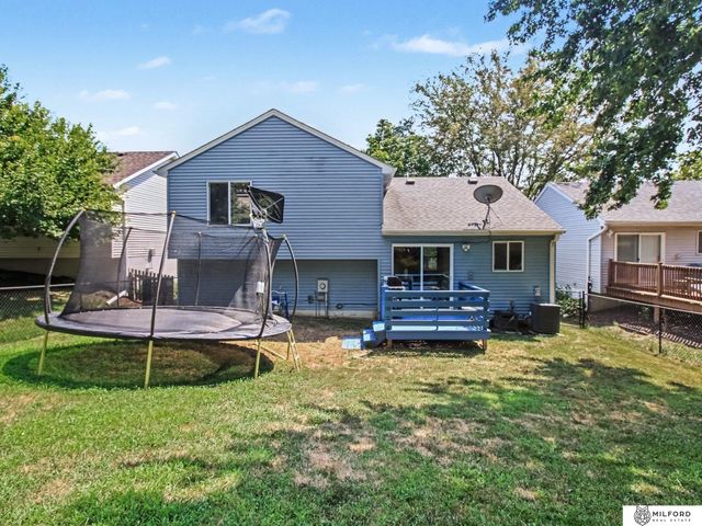 17620 Olive Street, Omaha, NE 68136