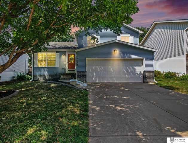 17620 Olive Street, Omaha, NE 68136
