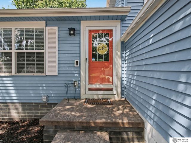 17620 Olive Street, Omaha, NE 68136