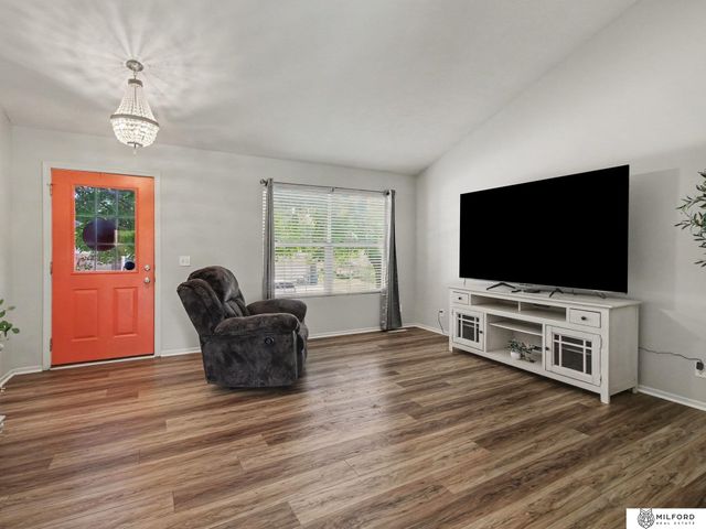 17620 Olive Street, Omaha, NE 68136