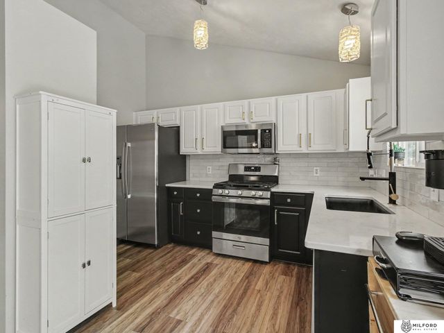 17620 Olive Street, Omaha, NE 68136