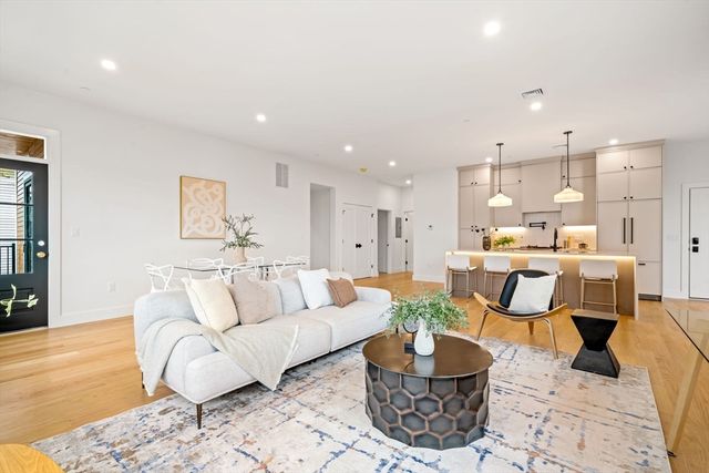 33 Pearl St. 3, Boston, MA 02125