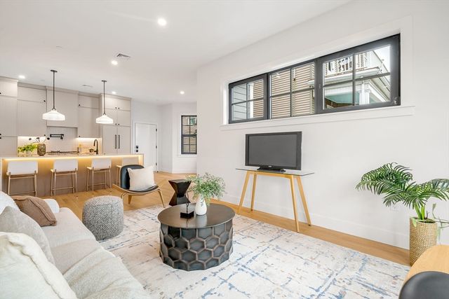 33 Pearl St. 3, Boston, MA 02125
