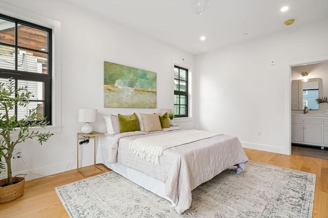 33 Pearl St. 3, Boston, MA 02125