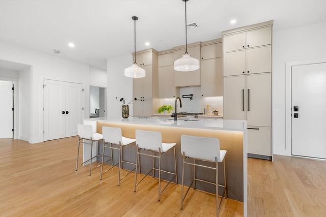 33 Pearl St. 3, Boston, MA 02125