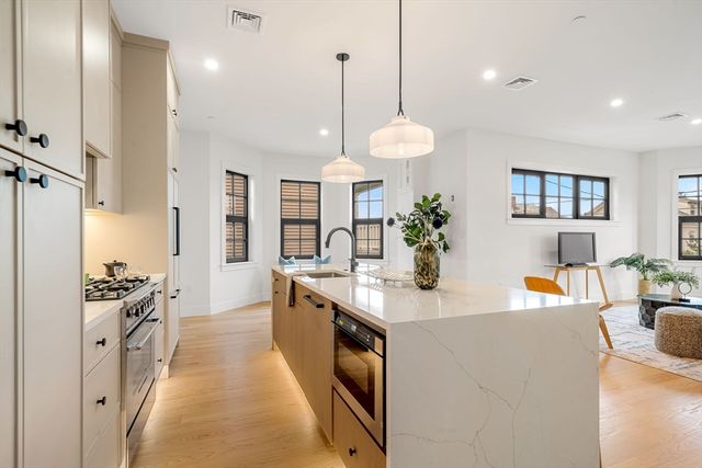 33 Pearl St. 3, Boston, MA 02125