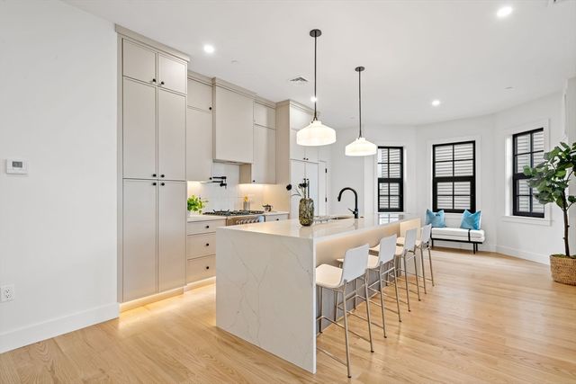 33 Pearl St. 3, Boston, MA 02125