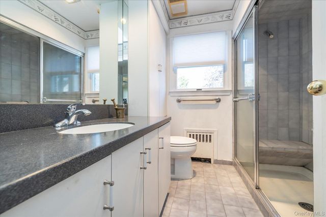 49 Park Avenue, Malverne, NY 11565