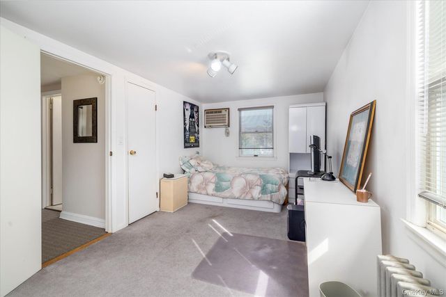 49 Park Avenue, Malverne, NY 11565