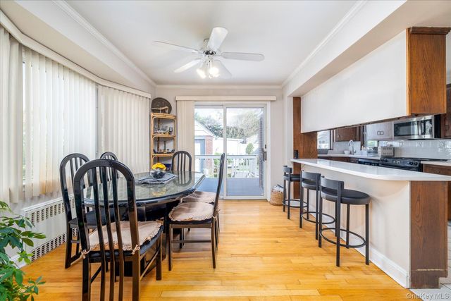 49 Park Avenue, Malverne, NY 11565