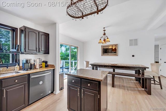 1522 Oregon Court, Waterford Charter Township, MI 48327